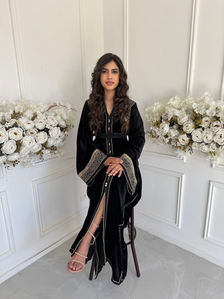 Elegant black Moroccan caftan – Caftan Racha with gold detailing and velvet fabric