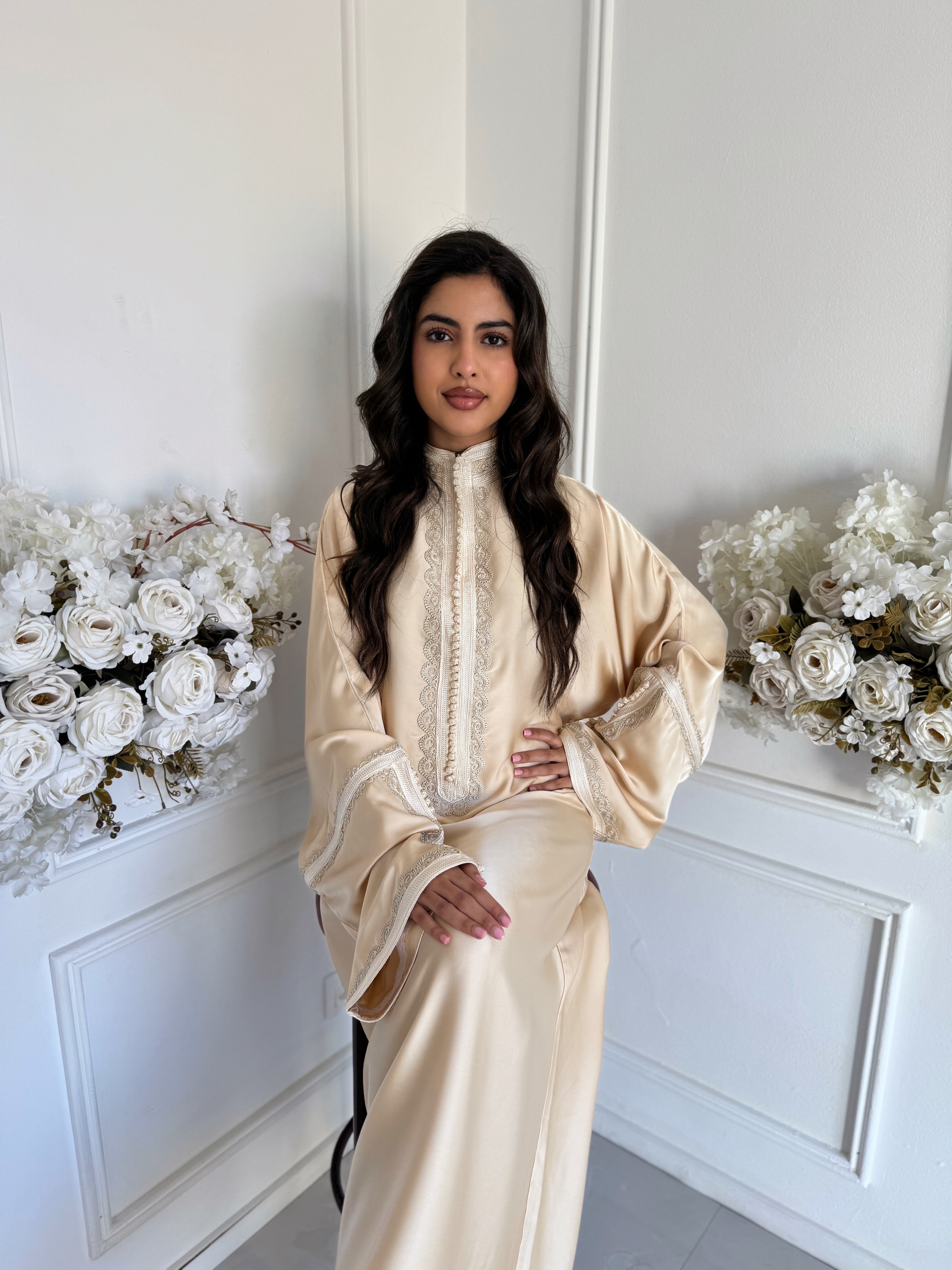 Elegant Moroccan Caftan Gandoura Wiam – Cream Satin Design