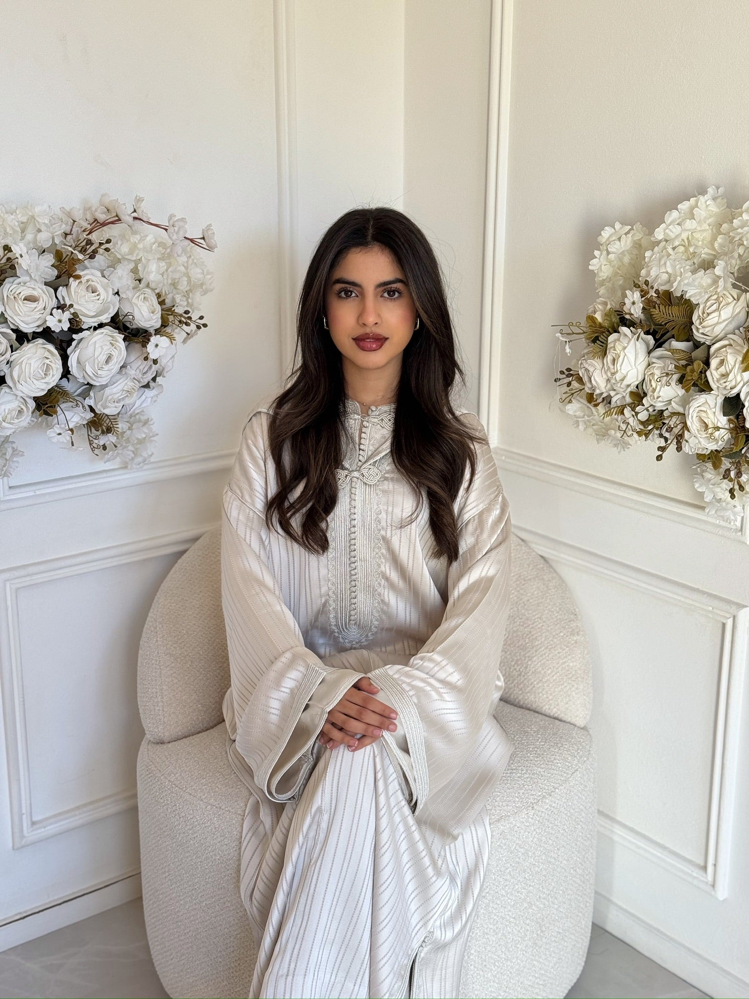 Elegant Moroccan jellaba Siham for women with a modest and flowing design.