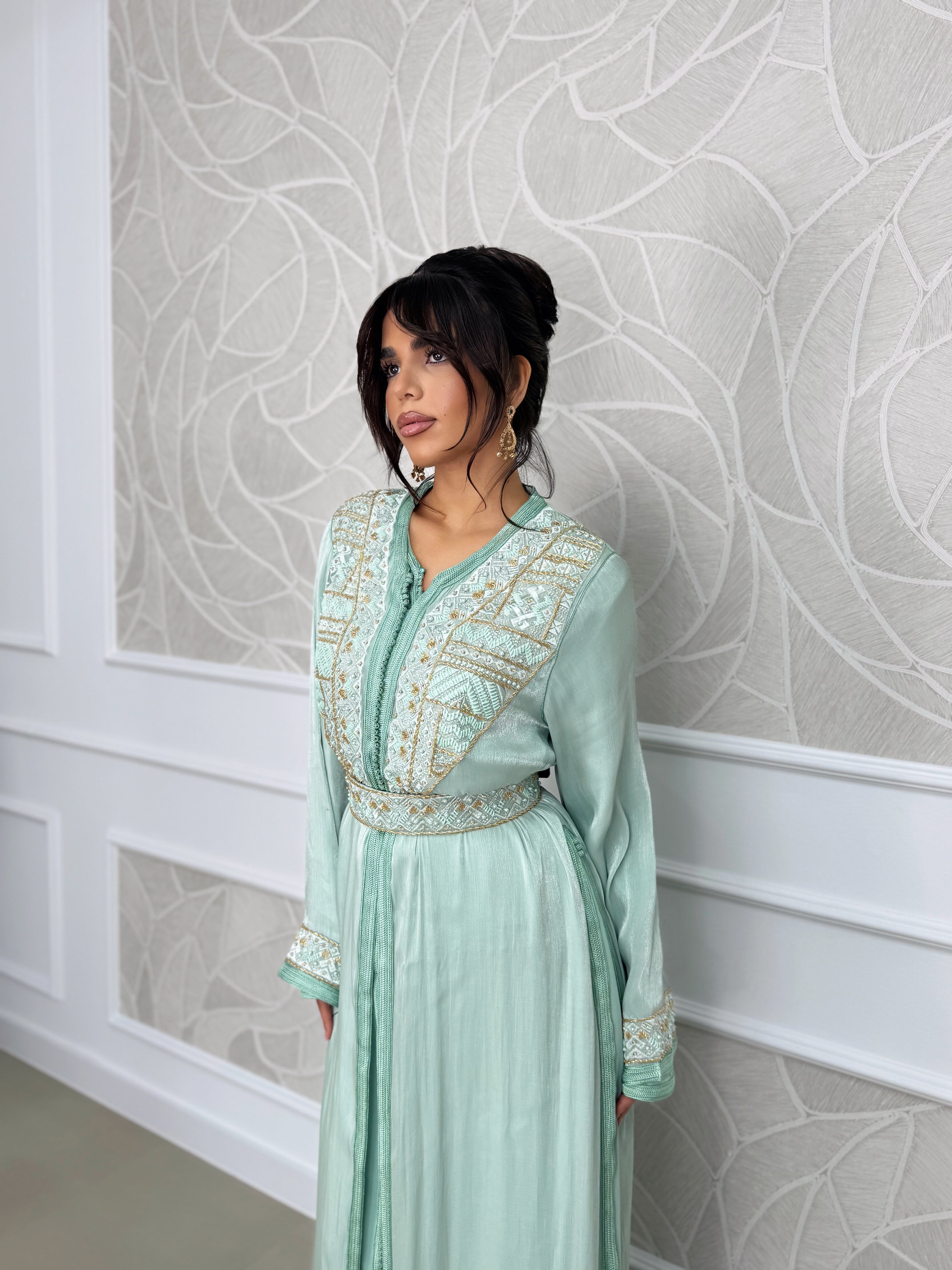 Takchita Noorayn - Classy & Fabb