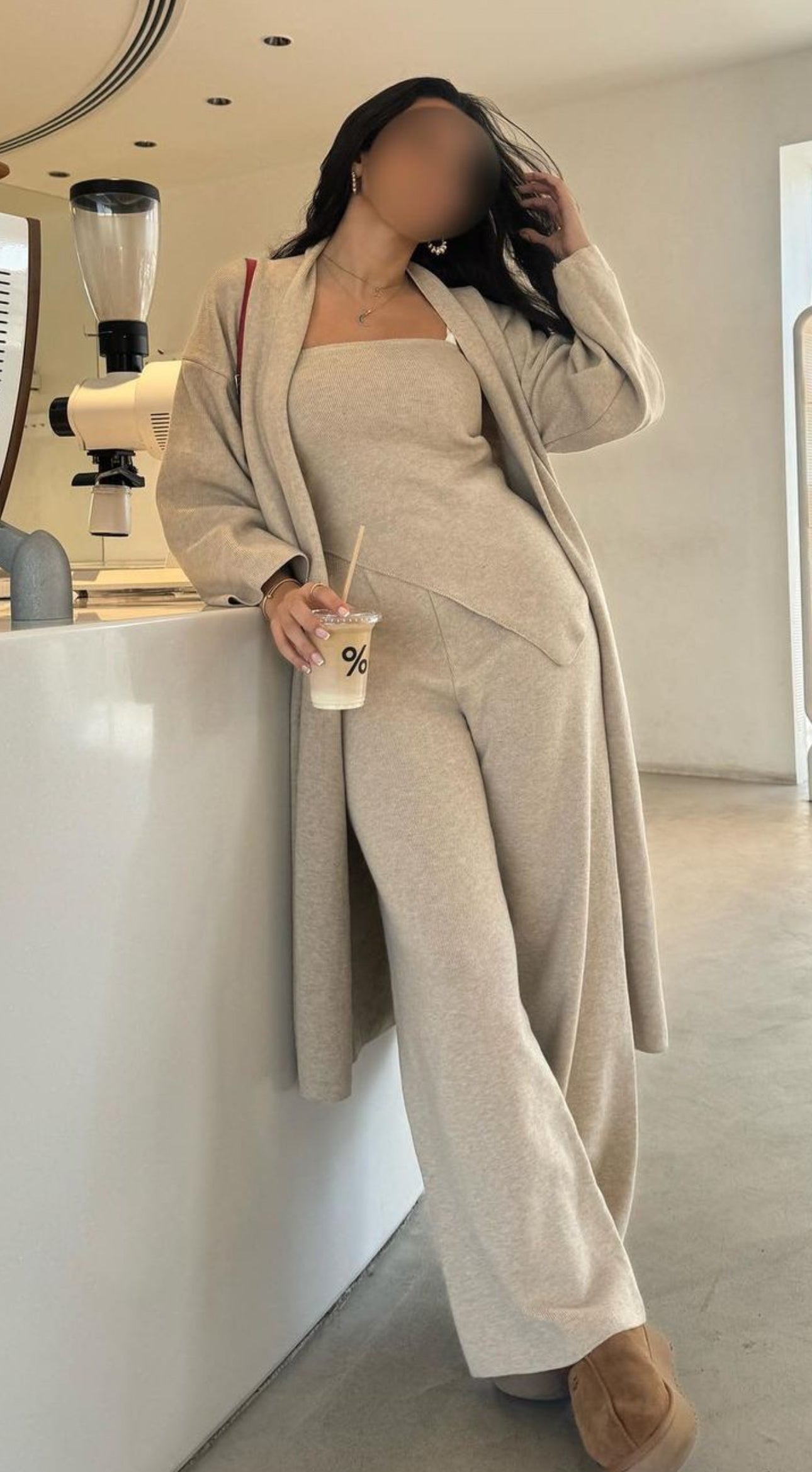 Modern three-piece women’s set with relaxed elegant fit