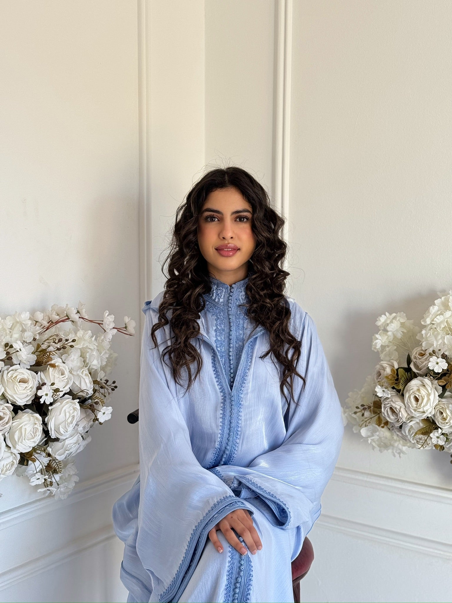 Luxury light blue Moroccan jellaba – Jellaba Layaan front view