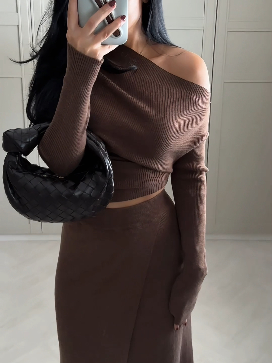 Close-up of Roza off-shoulder dress fabric and minimalist design