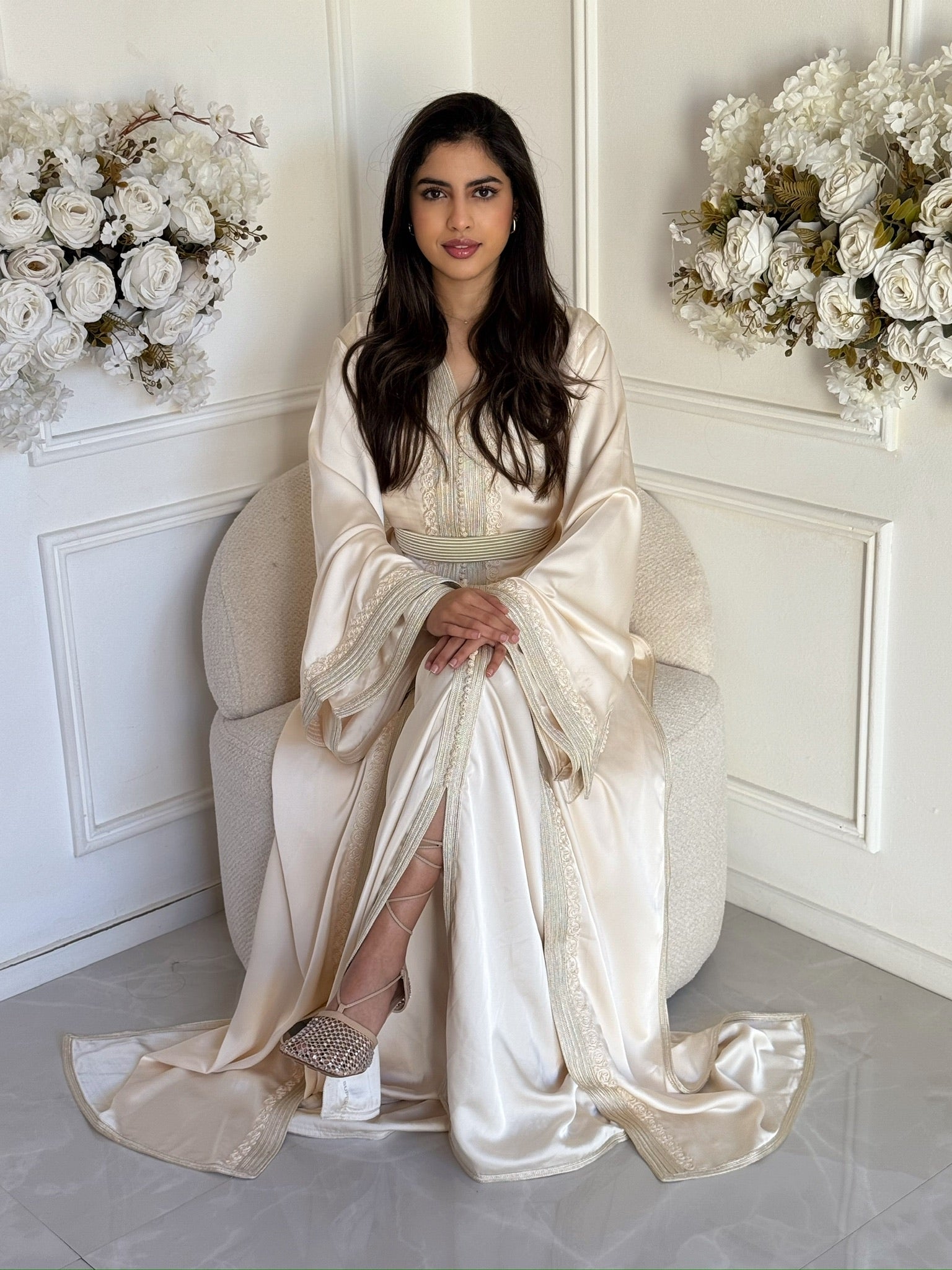 Elegant Moroccan takchita for women, perfect for weddings and special occasions.