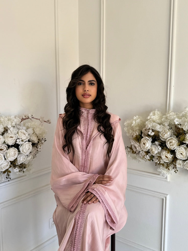Model wearing Jellaba Maya – pink Moroccan jellaba in embroidered organza
