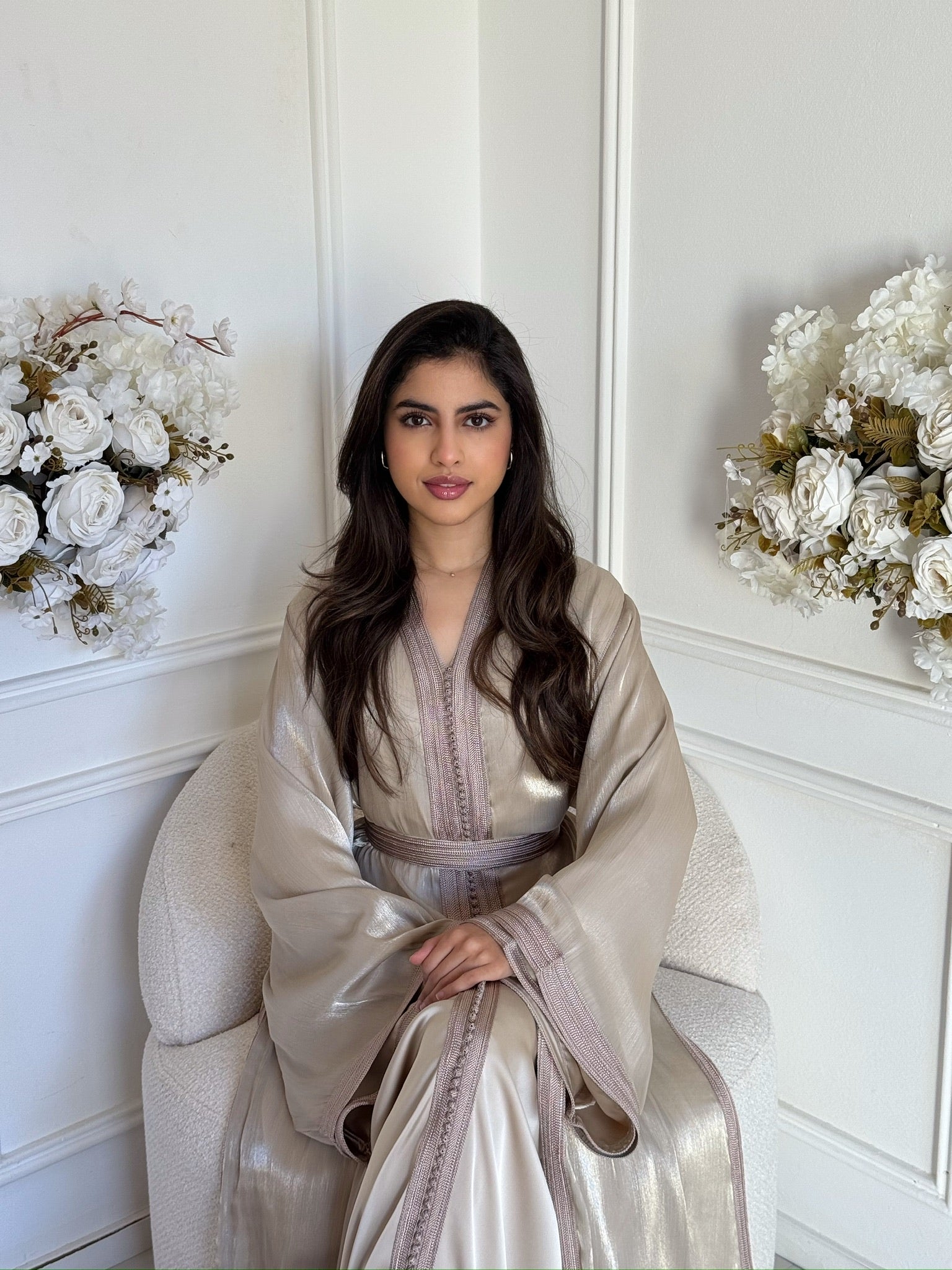 Woman wearing the Takchita Manal, a luxury handmade Moroccan takchita with an elegant flowing silhouette.