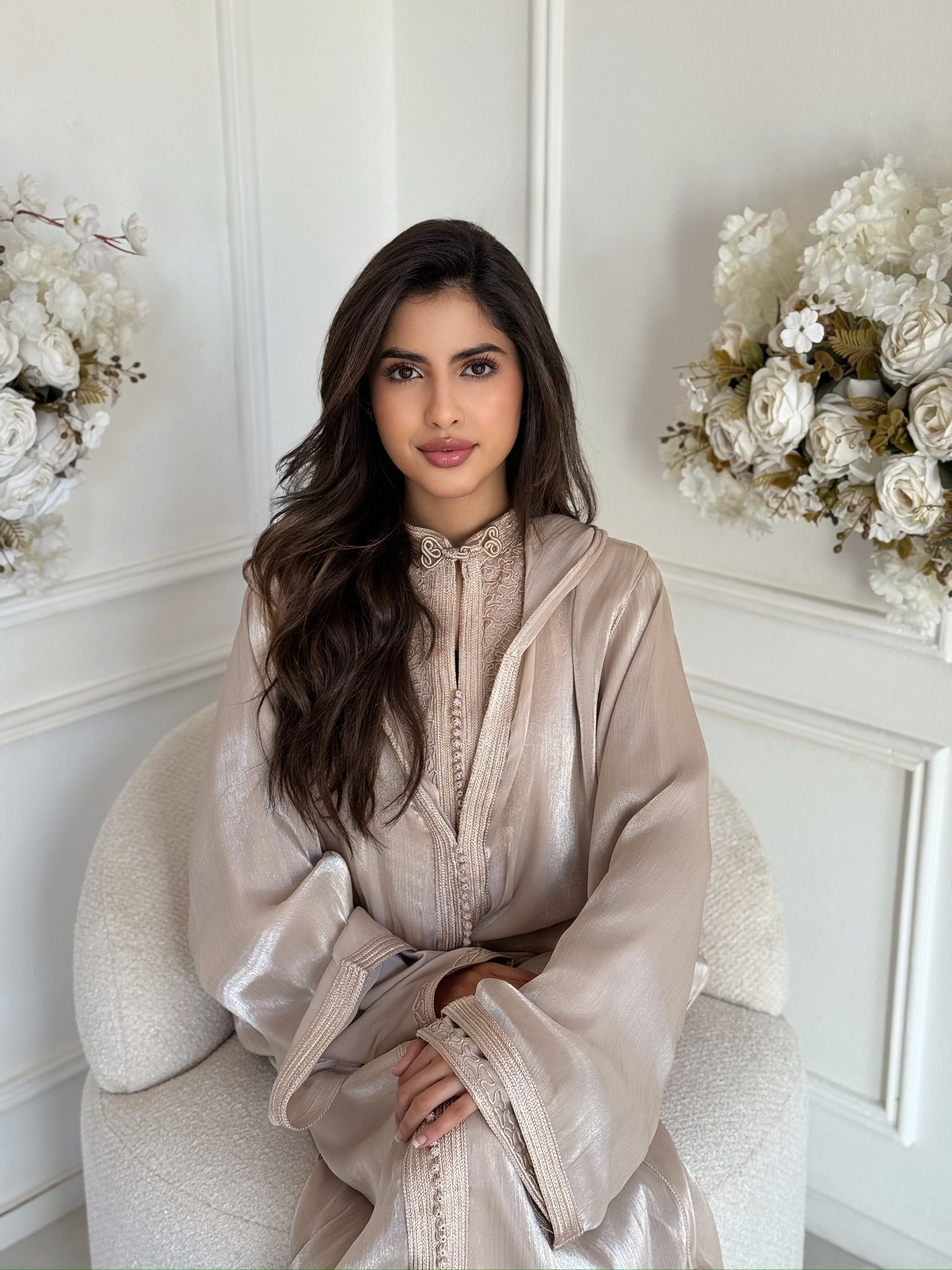 Luxury Moroccan jellaba for women in beige – Jellaba Noura front view