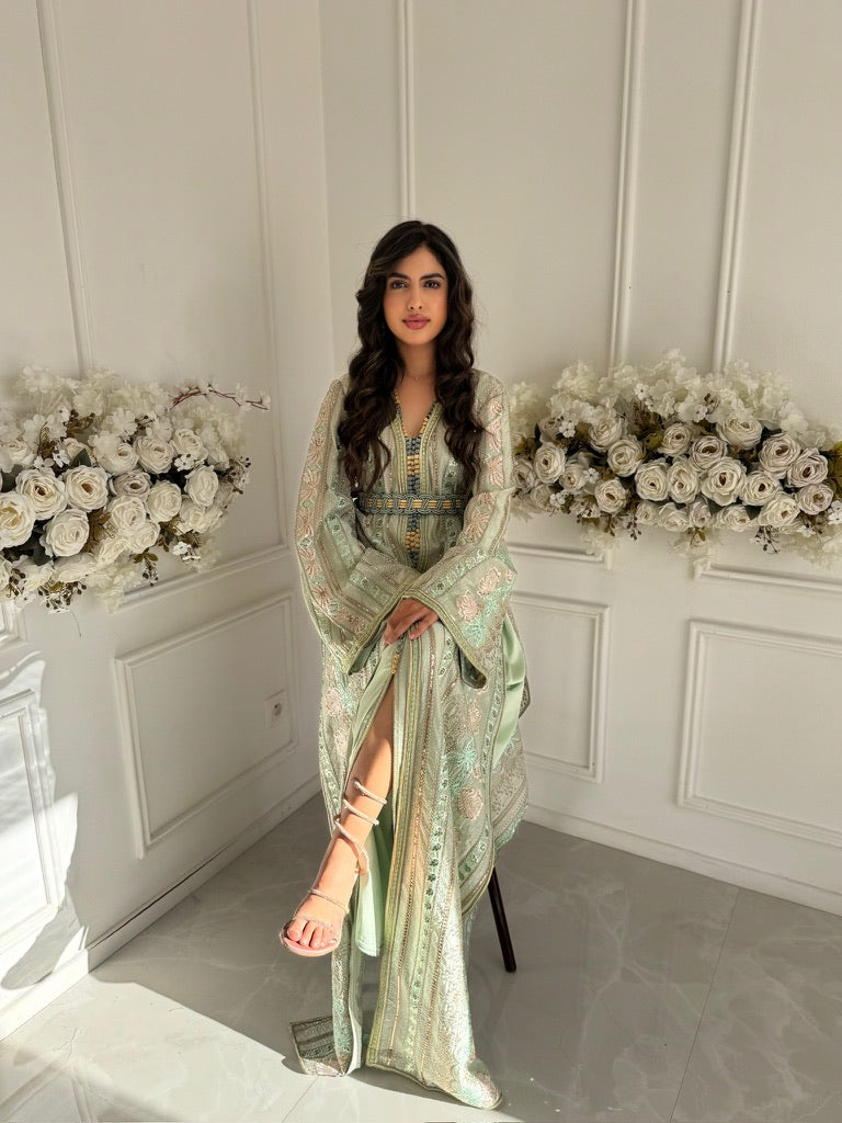 Elegant mint green Moroccan gown – Takchita Lamyae with fine embroidery and light shimmer