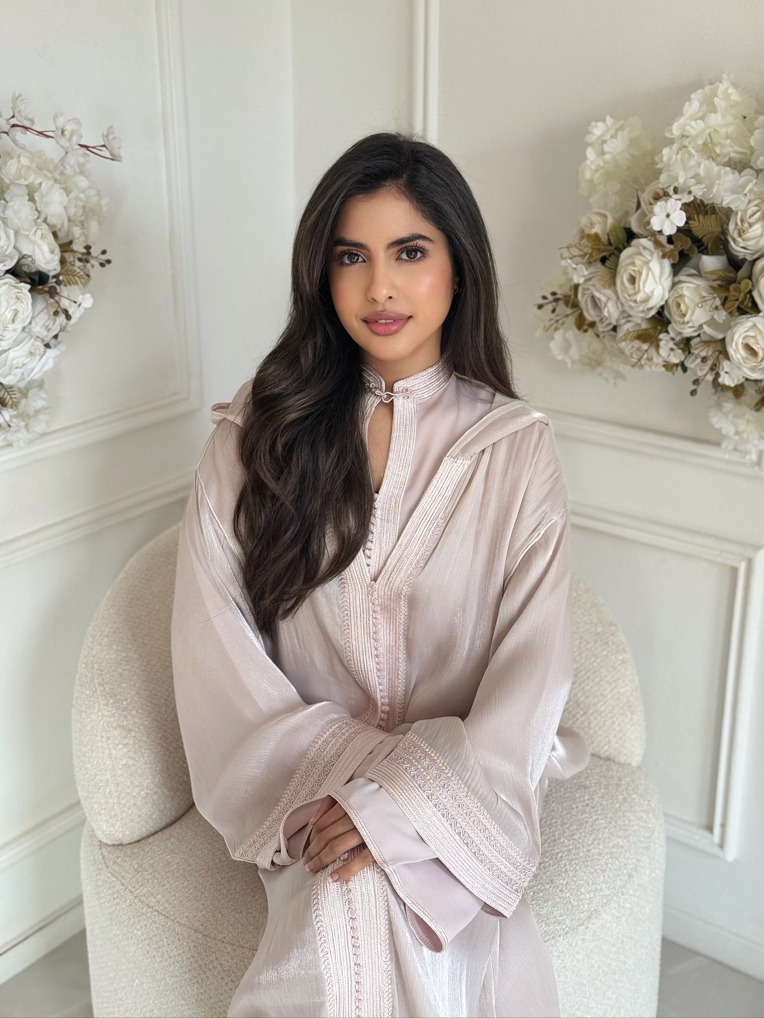 Luxury Moroccan jellaba inspired by caftan and takchita – Jellaba Fatine front view