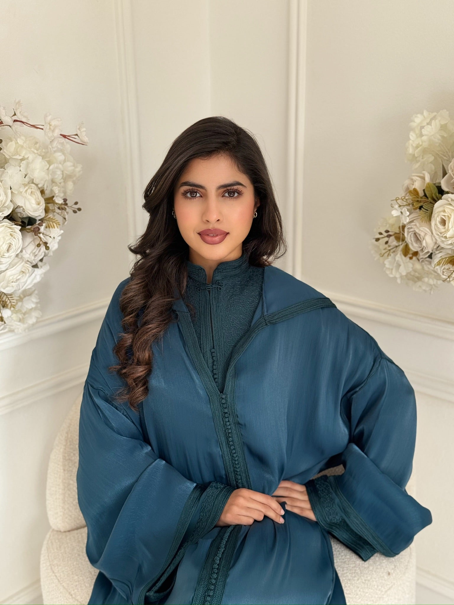 “Elegant Jellaba Faraah worn by model, showcasing flowing silhouette and detailed sleeves.”