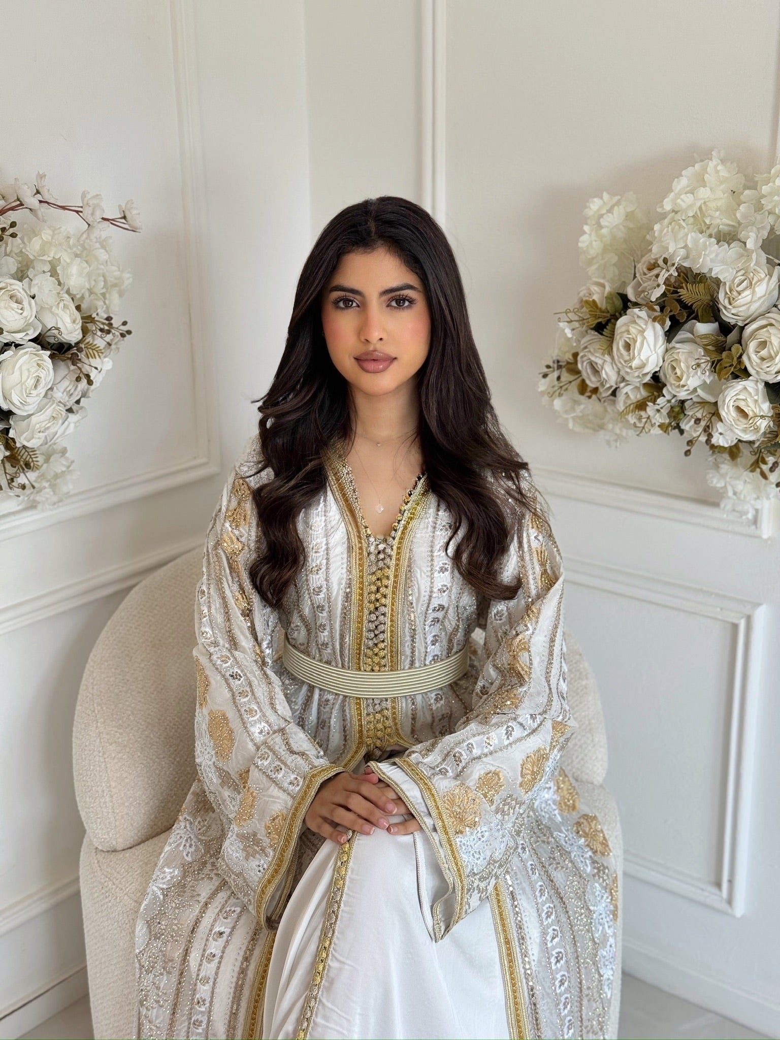 White and gold Moroccan takchita for weddings – Takchita Nirmin luxury dress